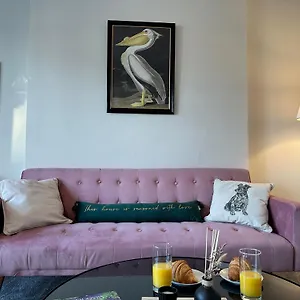 Charming & Cozy Richmond Retreat , Twickenham United Kingdom